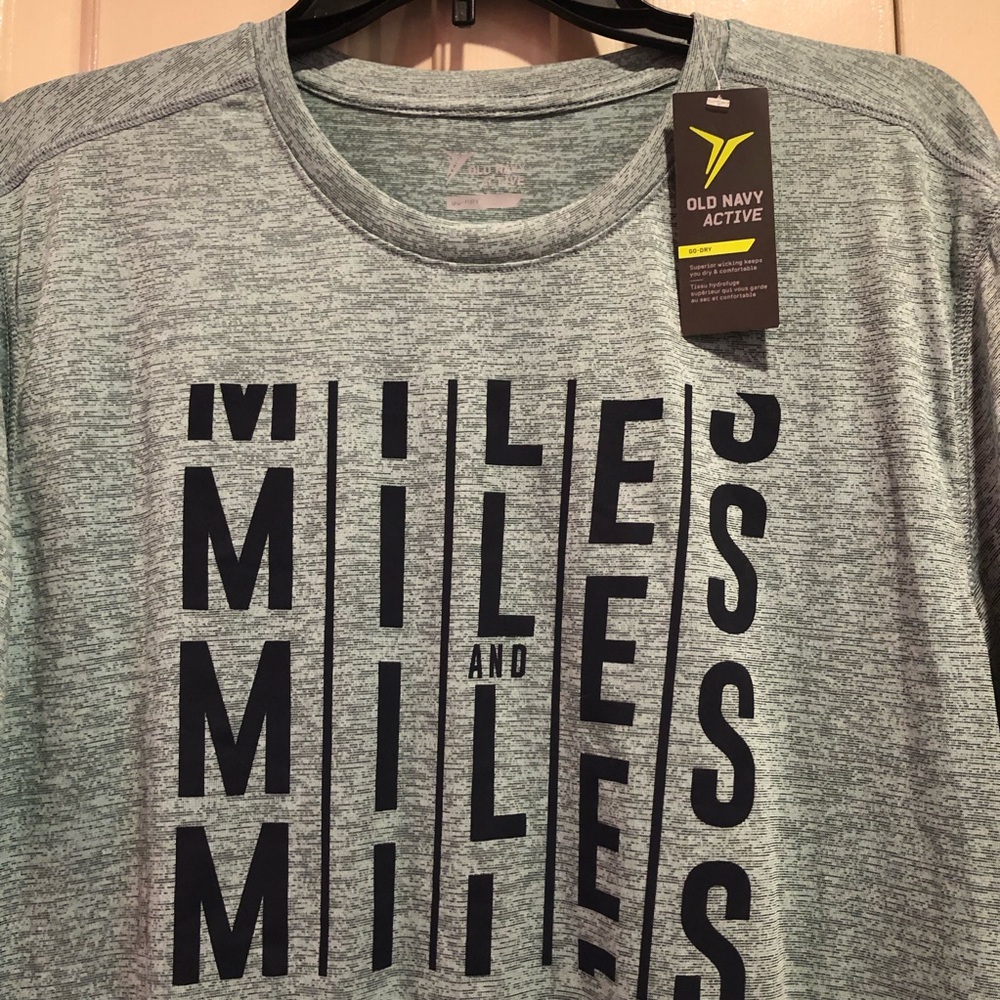 Old Navy Active Go Dry Miles and Miles  T-Shirt Size L NWT - Picture 2 of 4